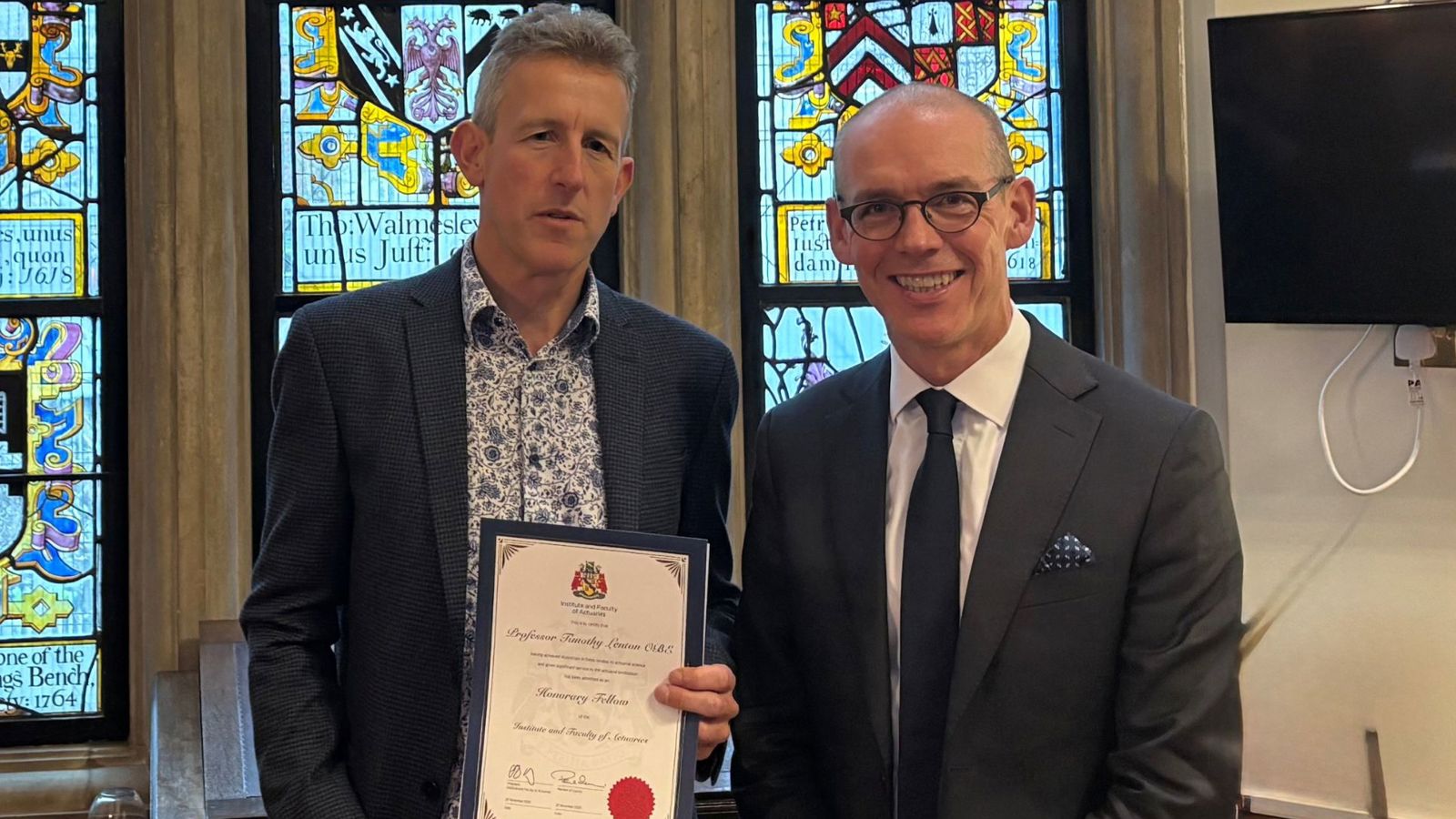 Professor Tim Lenton with IFoA President Paul Sweeting